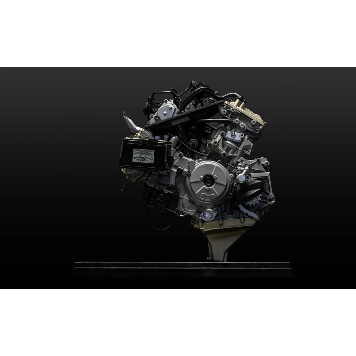 Pocher HKM124 Ducati V2 Superquadro 1/4 Engine - HKM124