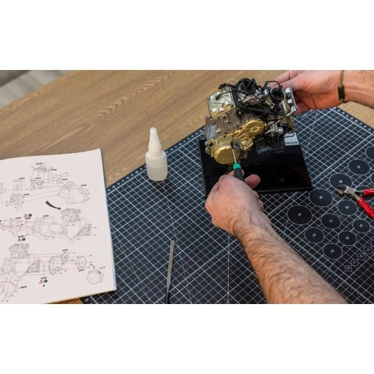 HKM124-Pocher HKM124 Ducati V2 Superquadro 1/4 Engine