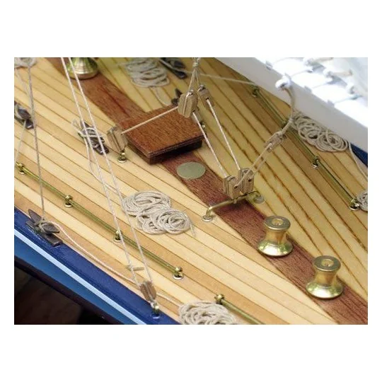 1700/10-Endeavour 1934 avec outils 1/80 bateau en bois Amati