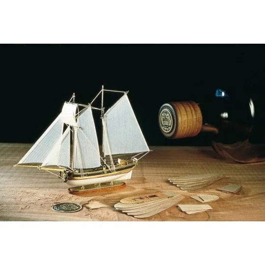 1355-Kit Hannah 1/300 bateau en bois Amati en boueille