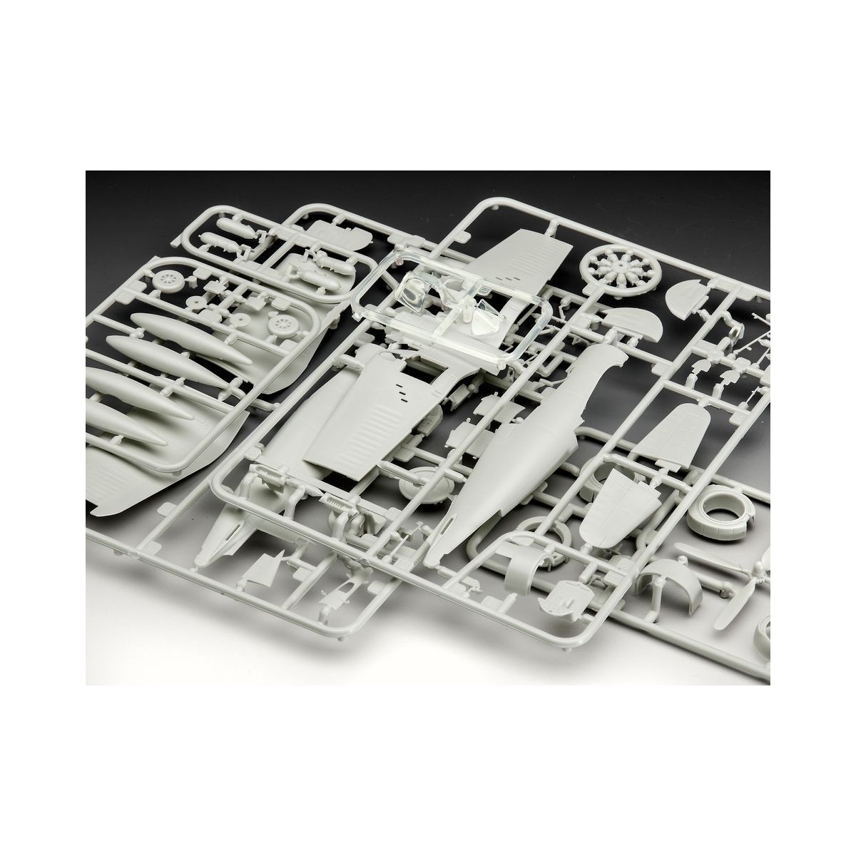 F4U-4 Corsair 1/72 + Revell paints Revell 63955 - 6