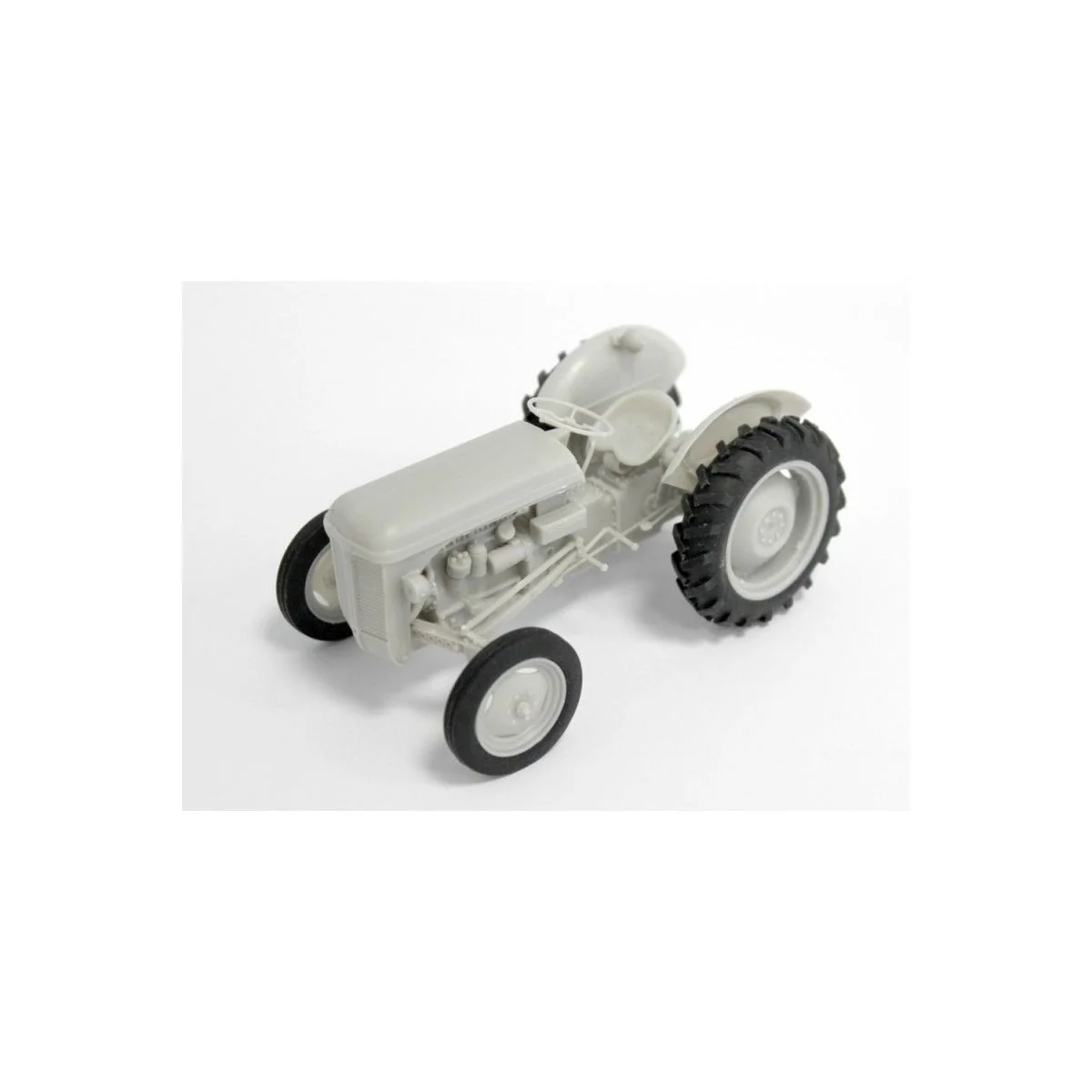 Tracteur Ferguson "PETIT GRIS" 1/24 Heller Heller HEL-81401 - 2 Tracteur Ferguson "PETIT GRIS" 1/24 Heller Heller HEL-81401 - 2