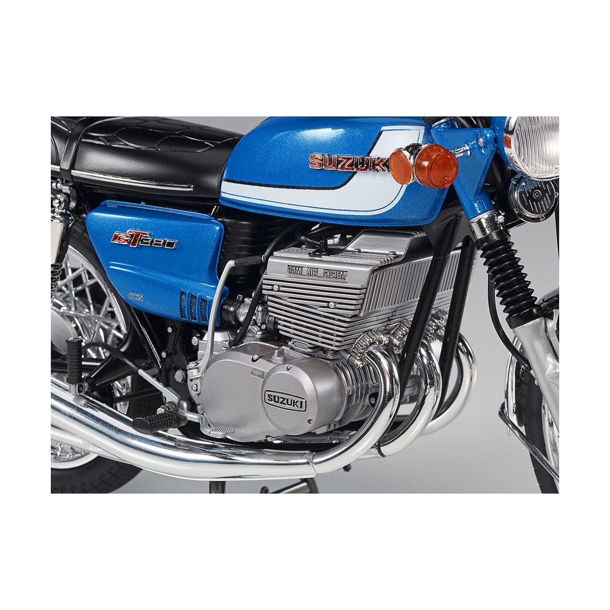 Suzuki GT380 B (1972) 1/12 Hasegawa Hasegawa 21505 - 5 Suzuki GT380 B (1972) 1/12 Hasegawa Hasegawa 21505 - 5