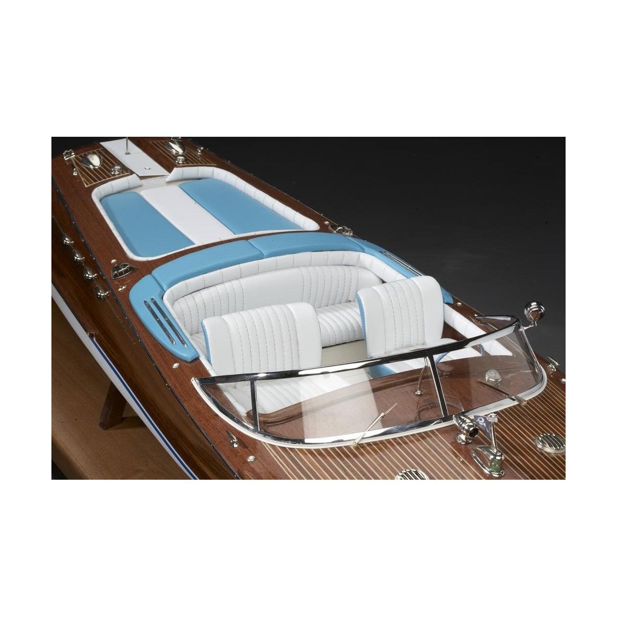 Italian Runabout Riva 1/10 wooden boat Amati Amati 1608 - 3