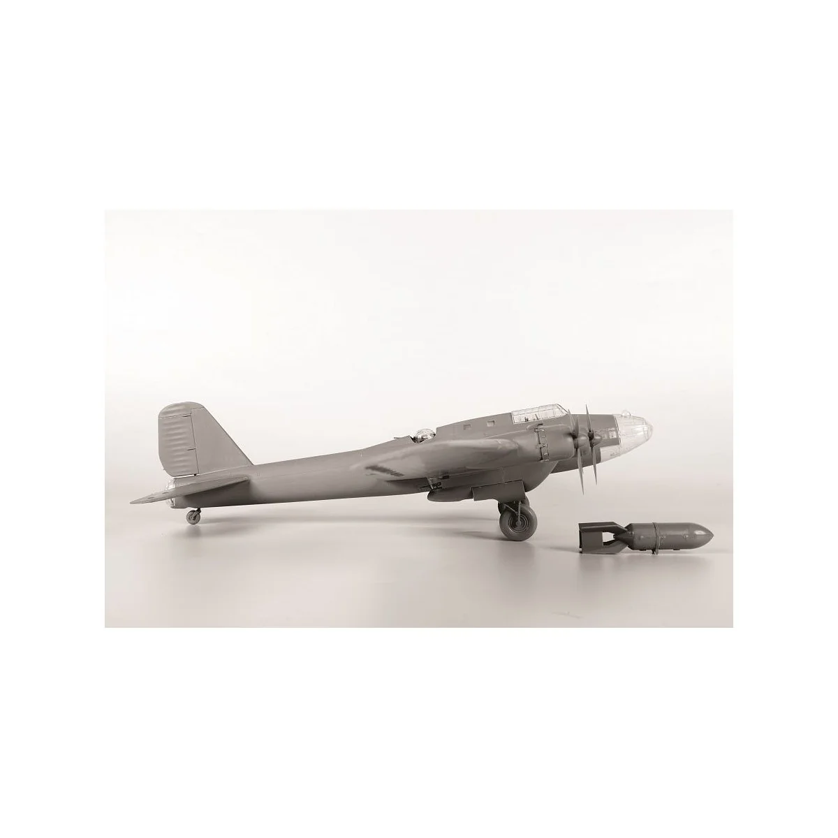Heavy bomber Russian T6 - 7 1/72 Zvezda Zvezda Z7291 - 3