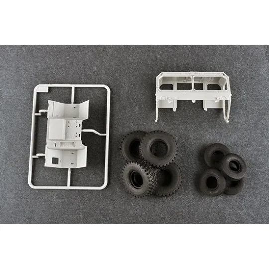 M983A2 HEMTT with M870A1 1/35 Trumpeter Semi-Trailer Trumpeter TR01055 - 8 TR01055-M983A2 HEMTT with M870A1 1/35 Trumpeter Semi-Trailer - TR01055
