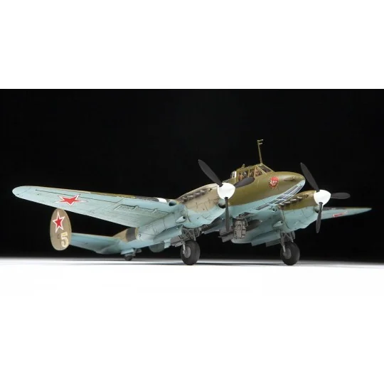 Z7283-Bombardier Russe Petlyakov Pe-2 1/72 Zvezda