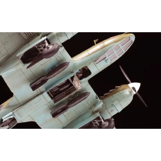 Z7283-Bombardier Russe Petlyakov Pe-2 1/72 Zvezda