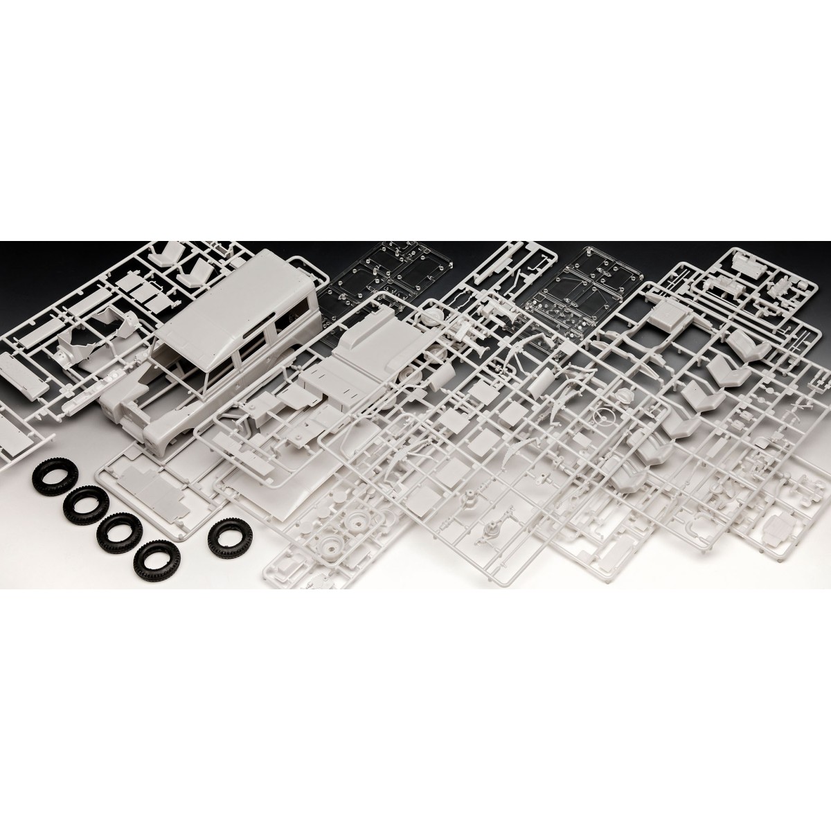 Land Rover Series III LWB 1/24 Revell Revell 07047 - 7