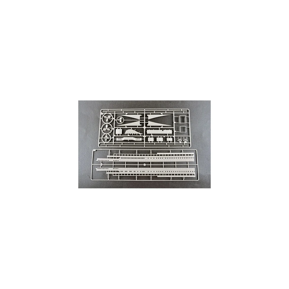 R.M.S. Titanic with LED lighting 1/200 Trumpeter Trumpeter 03719 - 8