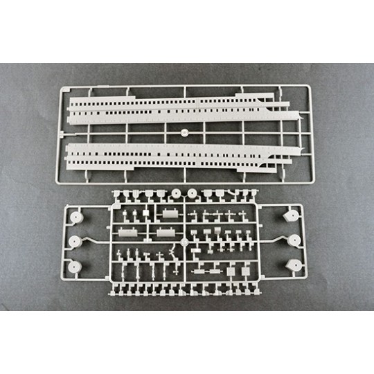 TR03719-R.M.S. Titanic with LED lighting 1/200 Trumpeter - 03719