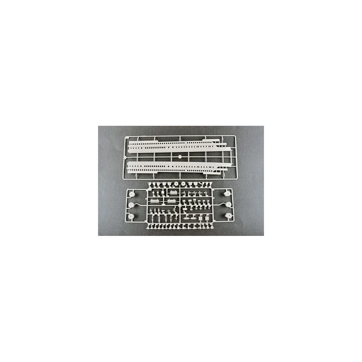 R.M.S. Titanic with LED lighting 1/200 Trumpeter Trumpeter 03719 - 9