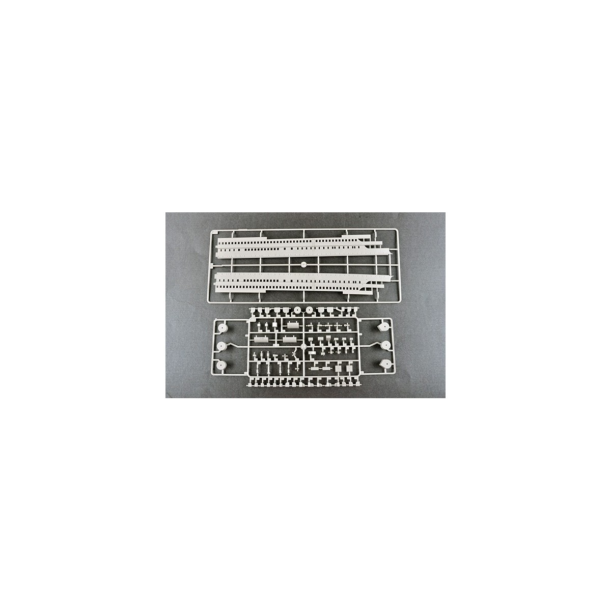 R.M.S. Titanic with LED lighting 1/200 Trumpeter Trumpeter 03719 - 9