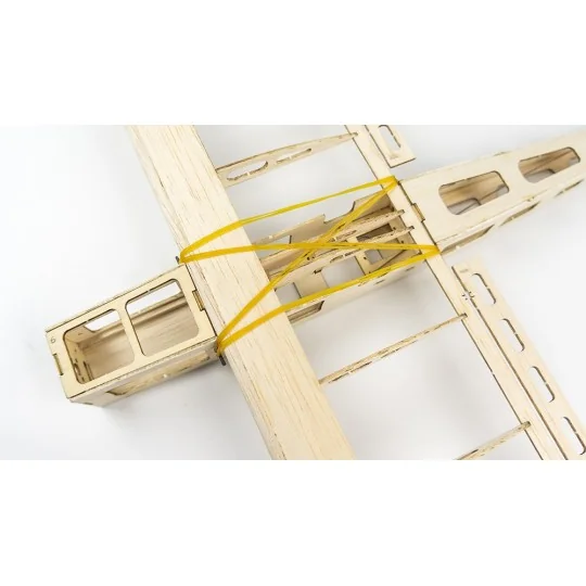 R0304B-Stick -06 580mm R03 PNP + entoilage Kit balsa DW Hobby