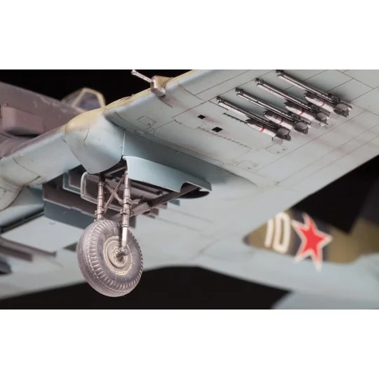 Il-2 Stourmovik Début de Production 1/48 Zvezda Zvezda Z4825 - 6 Z4825-Il-2 Stourmovik Début de Production 1/48 Zvezda - Z4825