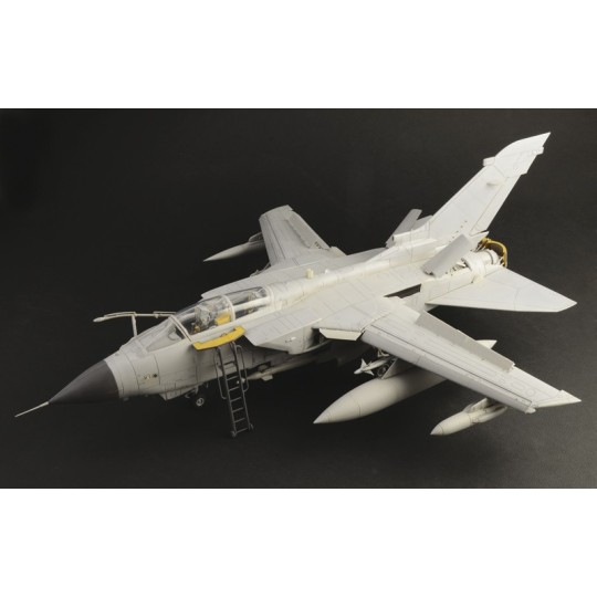 I2513-Tornado GR.4 1/32 Italeri - I2513