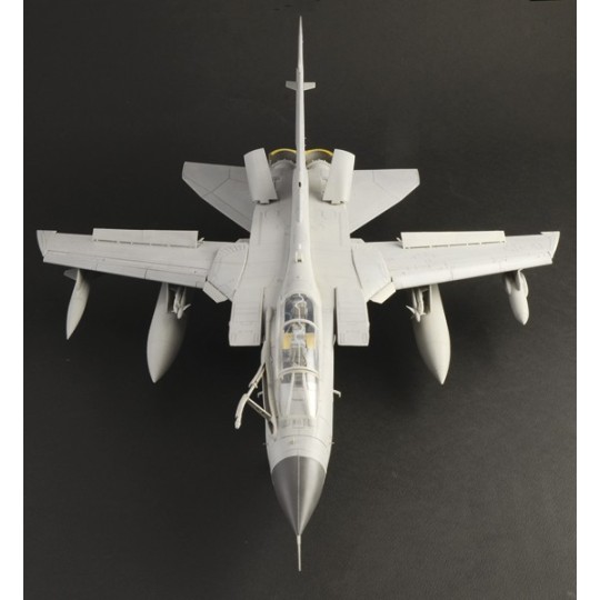 I2513-Tornado GR.4 1/32 Italeri