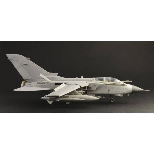 I2513-Tornado GR.4 1/32 Italeri - I2513