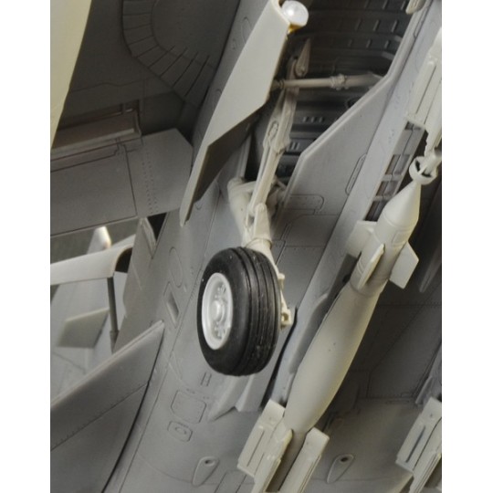 I2513-Tornado GR.4 1/32 Italeri