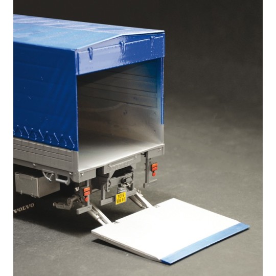 I3945-Volvo FH16 cloaked with 1/24 Italeri tailgate