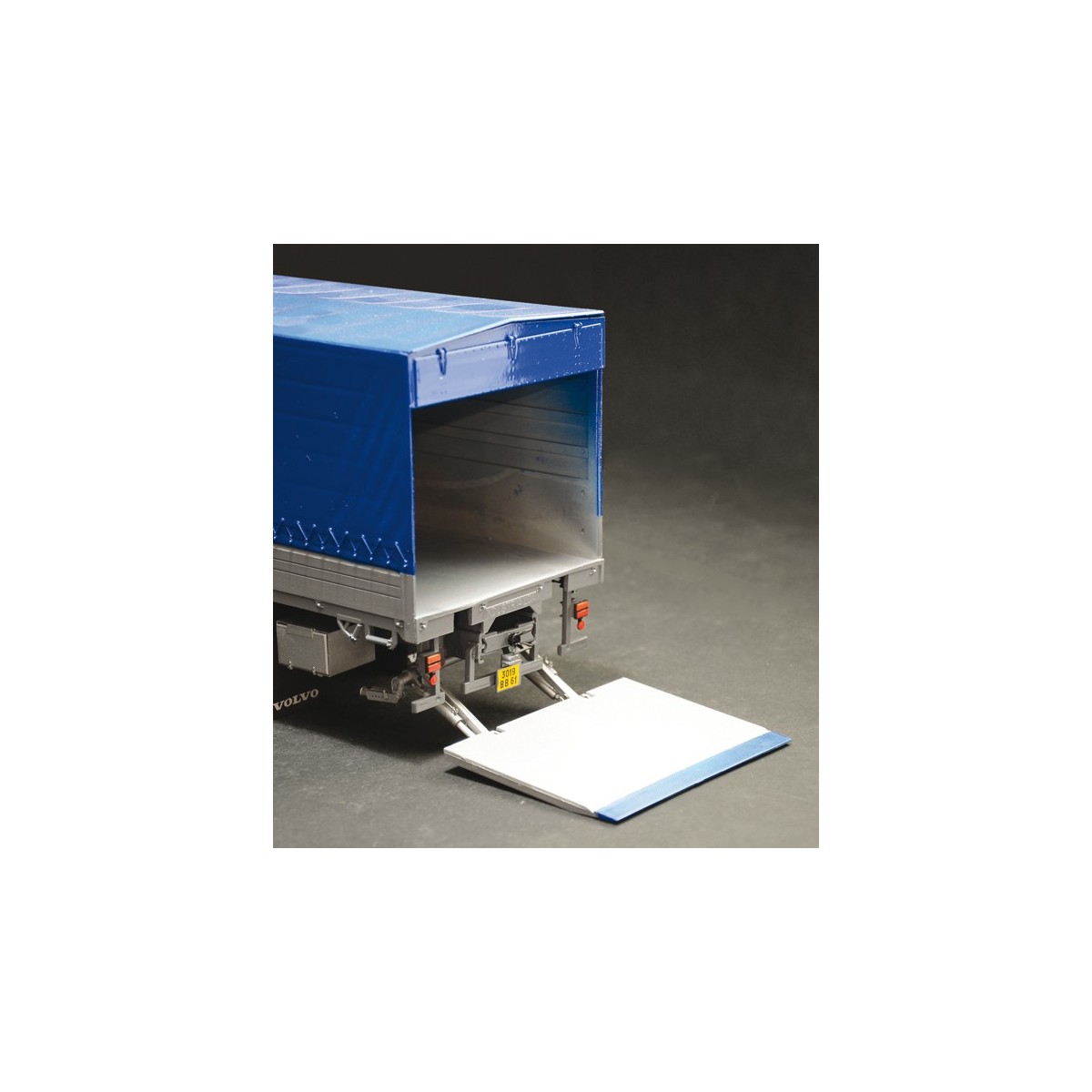 Volvo FH16 bâché avec hayon 1/24 Italeri Italeri I3945 - 4