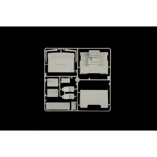 I3945-Volvo FH16 cloaked with 1/24 Italeri tailgate