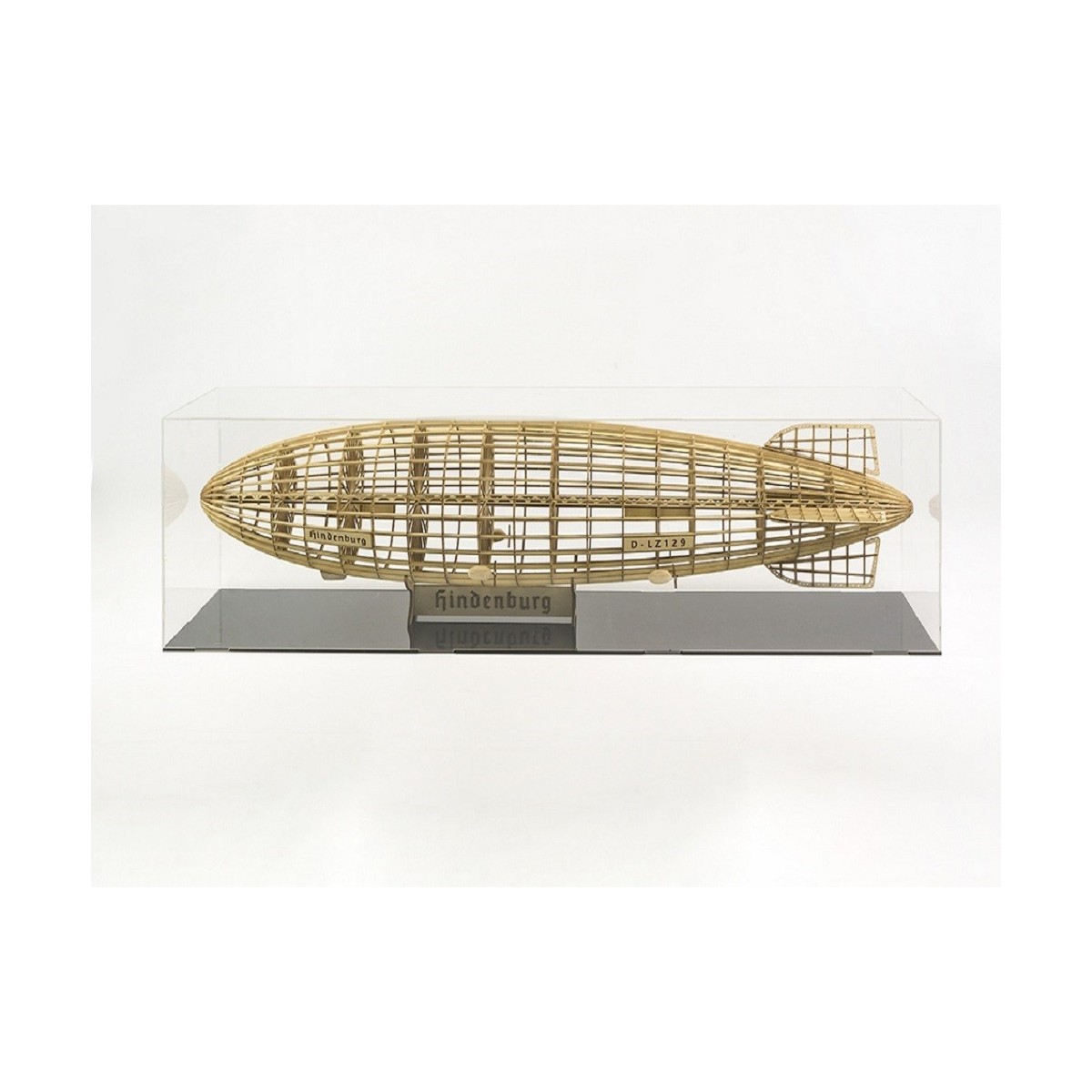 Zepplin LZ-129 HINDENBURG - VITRINE 1/408 DW Hobby wood laser cutting DW Hobby - Dancing Wings Hobby VS33 - 2