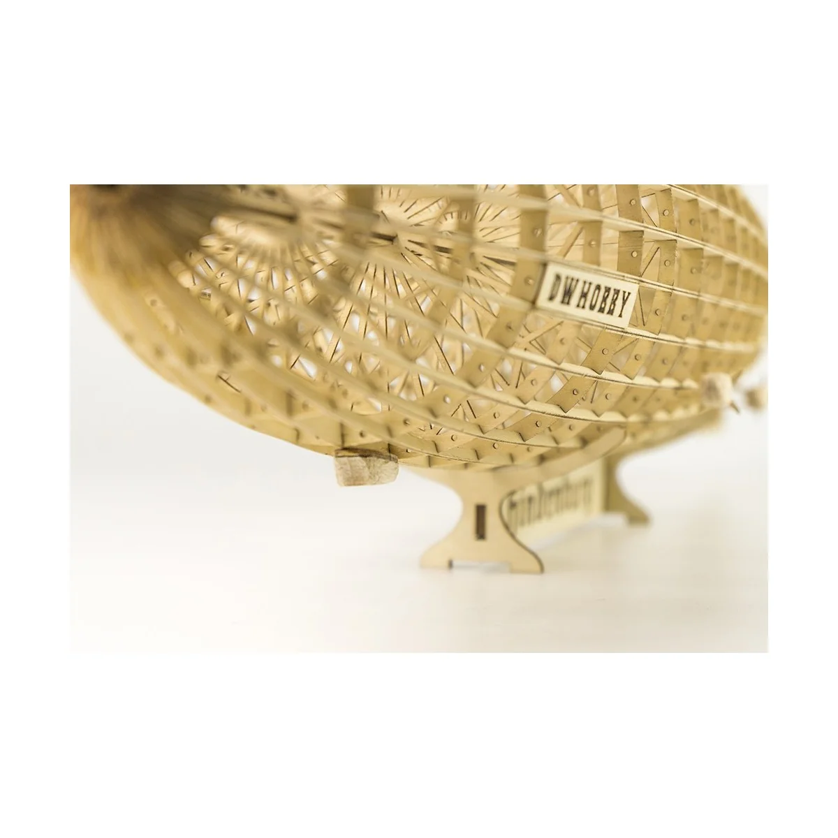 Dirigeable Zepplin LZ-129 HINDENBURG + VITRINE 1/408 découpe laser bois DW Hobby DW Hobby - Dancing Wings Hobby VS33 - 10