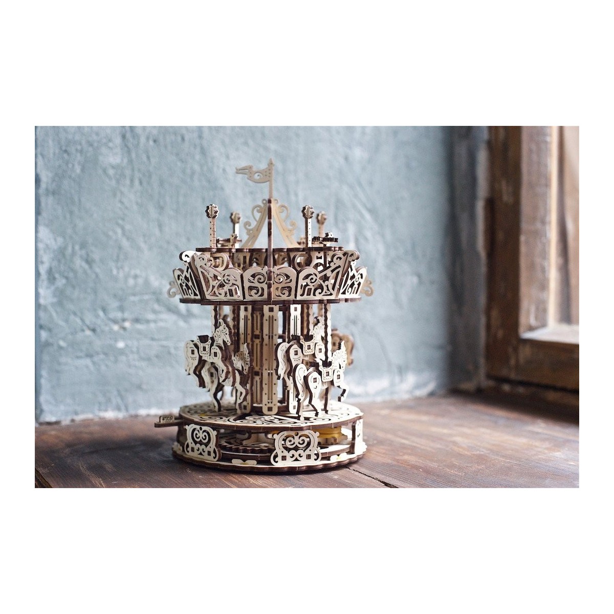 Carrousel manège Puzzle 3D bois UGEARS UGEARS UG-70129 - 4 Carrousel manège Puzzle 3D bois UGEARS UGEARS UG-70129 - 4