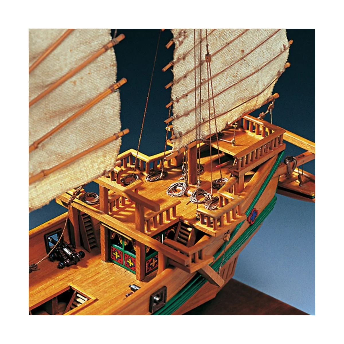 Jonque Pirate Chinoise 1/100 bateau en bois Amati Amati 1421 - 4 Jonque Pirate Chinoise 1/100 bateau en bois Amati Amati 1421 - 4