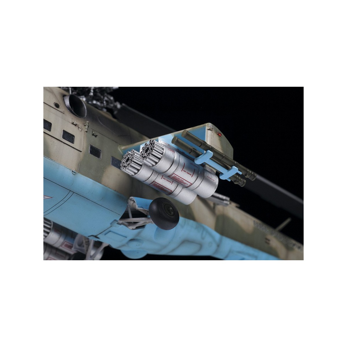 Mil Mi-24P Hind F 1/48 Zvezda Zvezda Z4812 - 4