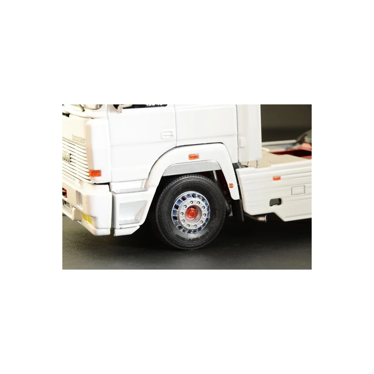 IVECO Turbostar 190.48 Special 1/24 Italeri Italeri I3926 - 4