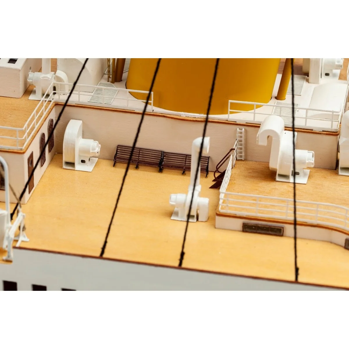 Bateau à construire RMS Titanic 510 1/144 Billing Boats S052510 - 14 Bateau à construire RMS Titanic 510 1/144 Billing Boats S052510 - 14