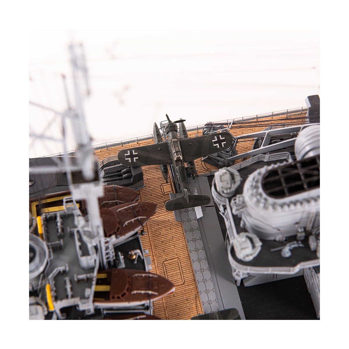 Kit Cuirassé Allemand Bismarck 1/200 bateau en bois Amati Amati 1614 - 8