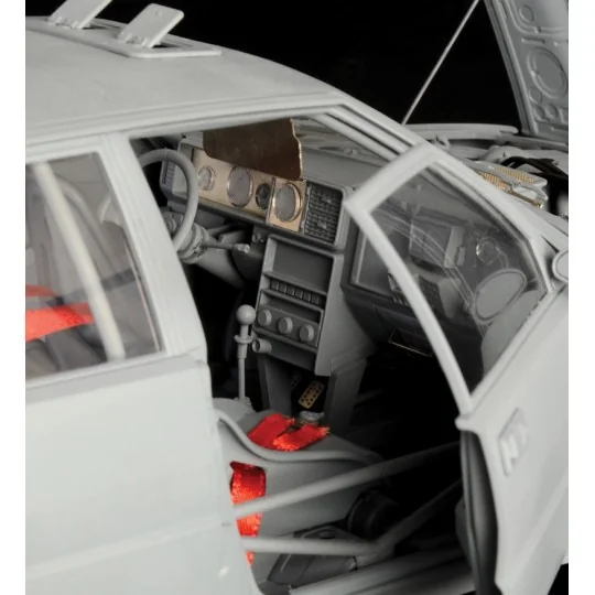 I4709-Lancia Delta HF Integrale 1/12 Italeri