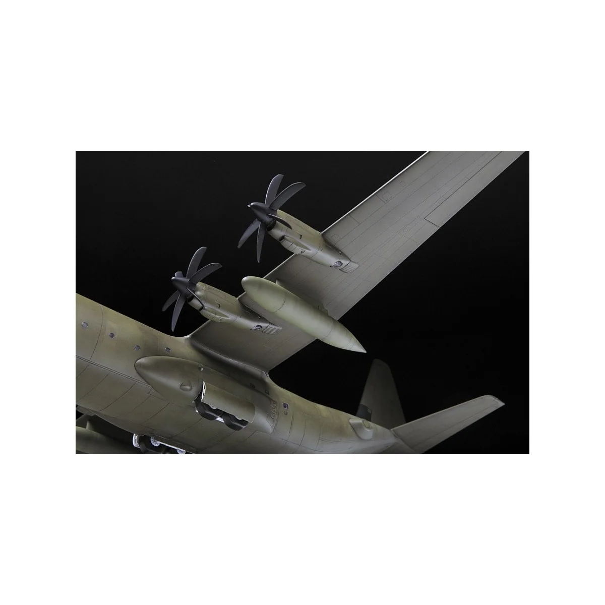 C-130H Hercules 1/72 Zvezda Zvezda Z7324 - 5 C-130H Hercules 1/72 Zvezda Zvezda Z7324 - 5