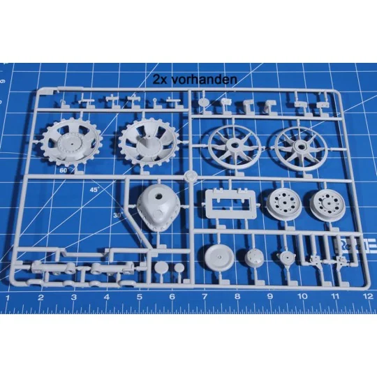 HEL-30320-Tank STUG III AUSF. G 1/16 Heller