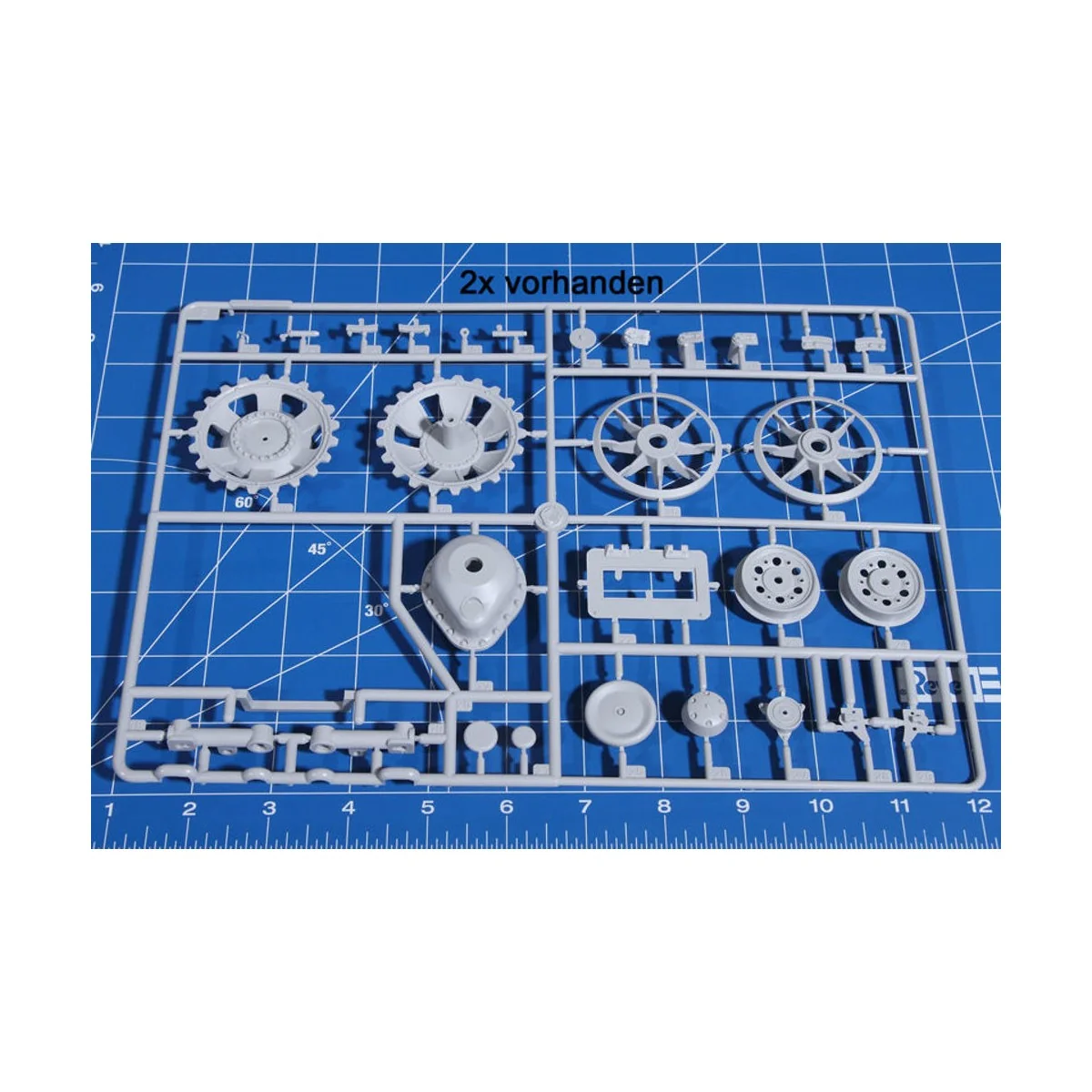 Tank STUG III AUSF. G 1/16 Heller Heller 30320 - 9