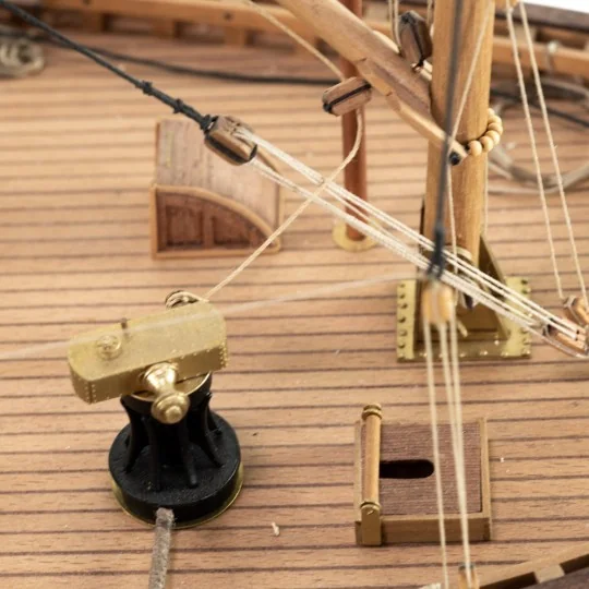Bateau de pêche Ecossais Fifie 1/32 bateau en bois Amati Amati 1300/09 - 10 1300/09-Bateau de pêche Ecossais Fifie 1/32 bateau en bois Amati - 1300/09