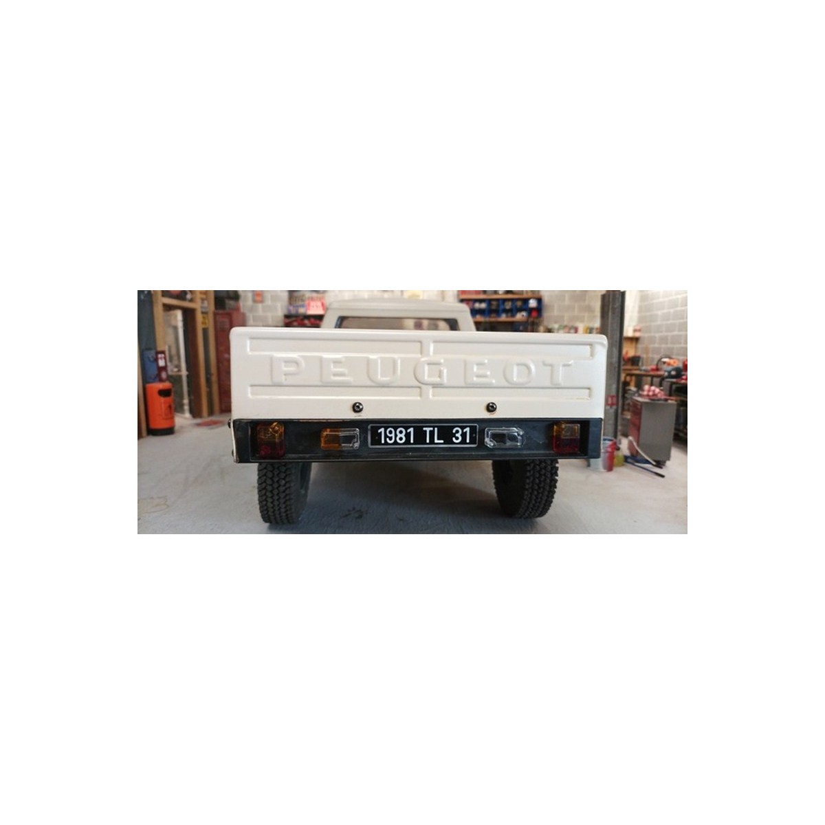 Bodywork Peugeot 504 pick-up under license 313mm 1/10 Hobbytech Hobbytech HT-SU1803021 - 4