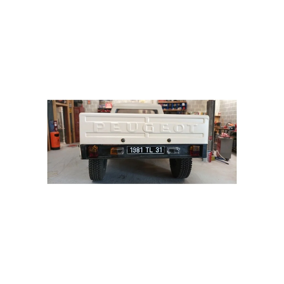 Carrosserie Peugeot 504 pick-up sous licence 313mm 1/10 Hobbytech Hobbytech HT-SU1803021 - 4 Carrosserie Peugeot 504 pick-up sous licence 313mm 1/10 Hobbytech Hobbytech HT-SU1803021 - 4