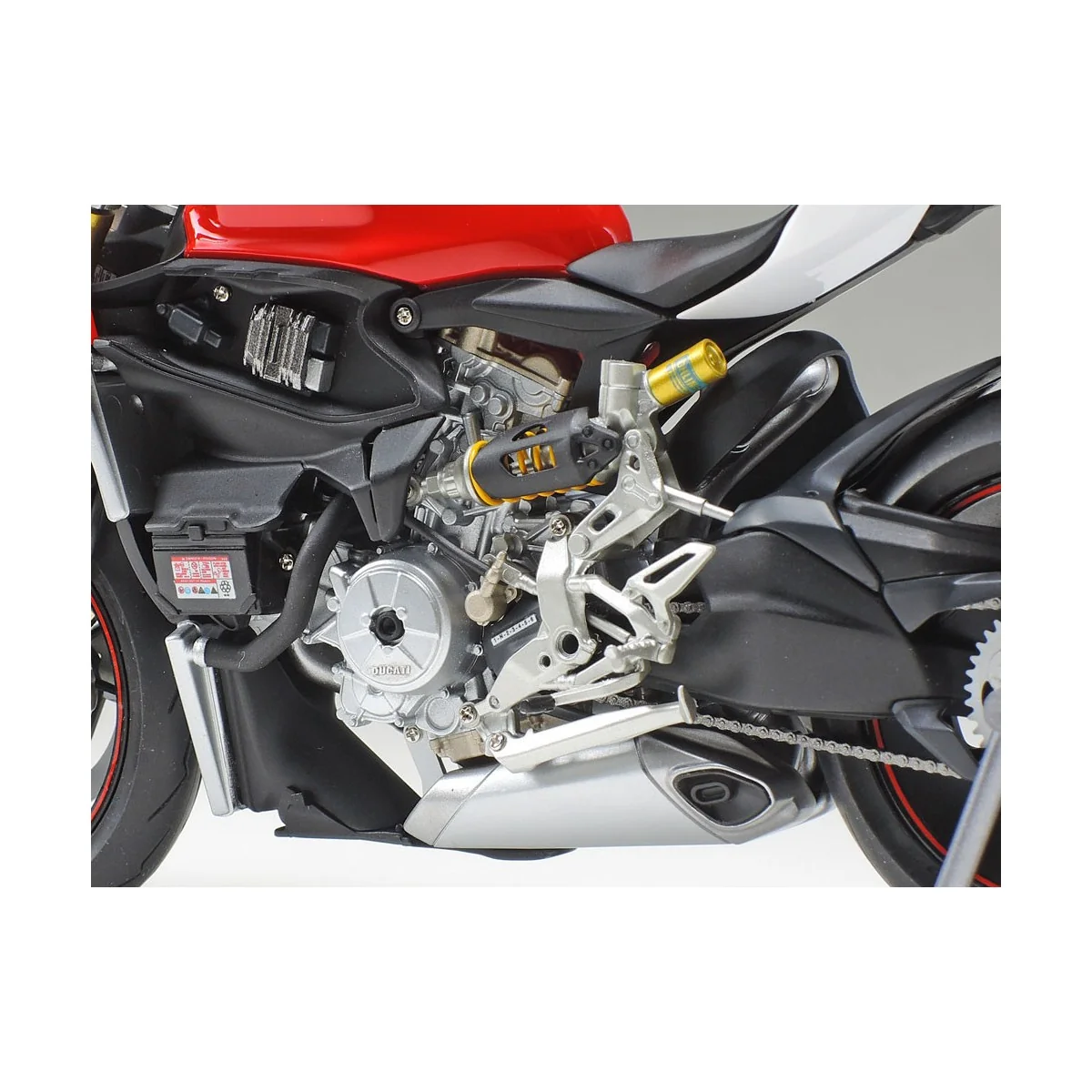 Moto Ducati 1199 Panigale Tricolore 1/12 Tamiya Tamiya 14132 - 5 Moto Ducati 1199 Panigale Tricolore 1/12 Tamiya Tamiya 14132 - 5