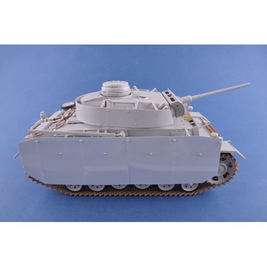 HEL-30321-Char PZ.KPFW.III AUSF. J,L,M (4 en 1) 1/16 Heller