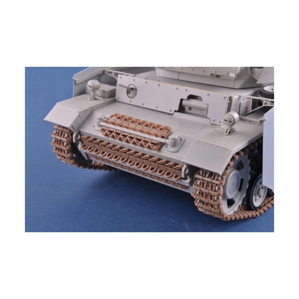 Char PZ.KPFW.III AUSF. J,L,M (4 en 1) 1/16 Heller Heller 30321 - 13 Char PZ.KPFW.III AUSF. J,L,M (4 en 1) 1/16 Heller Heller 30321 - 13