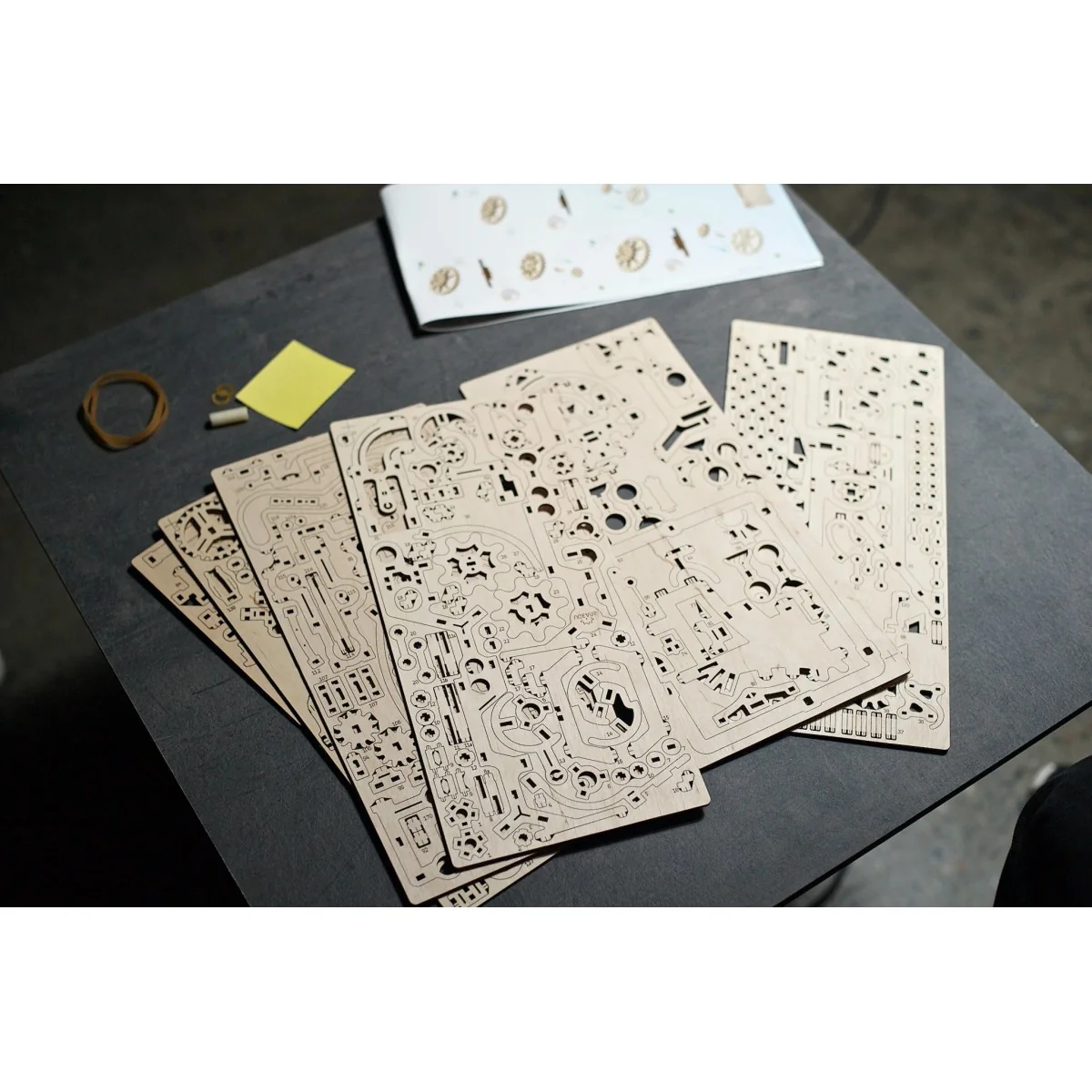 Parcours à Billes avec Élévateur chaine Puzzle 3D bois UGEARS UGEARS UG-70156 - 13 Parcours à Billes avec Élévateur chaine Puzzle 3D bois UGEARS UGEARS UG-70156 - 13