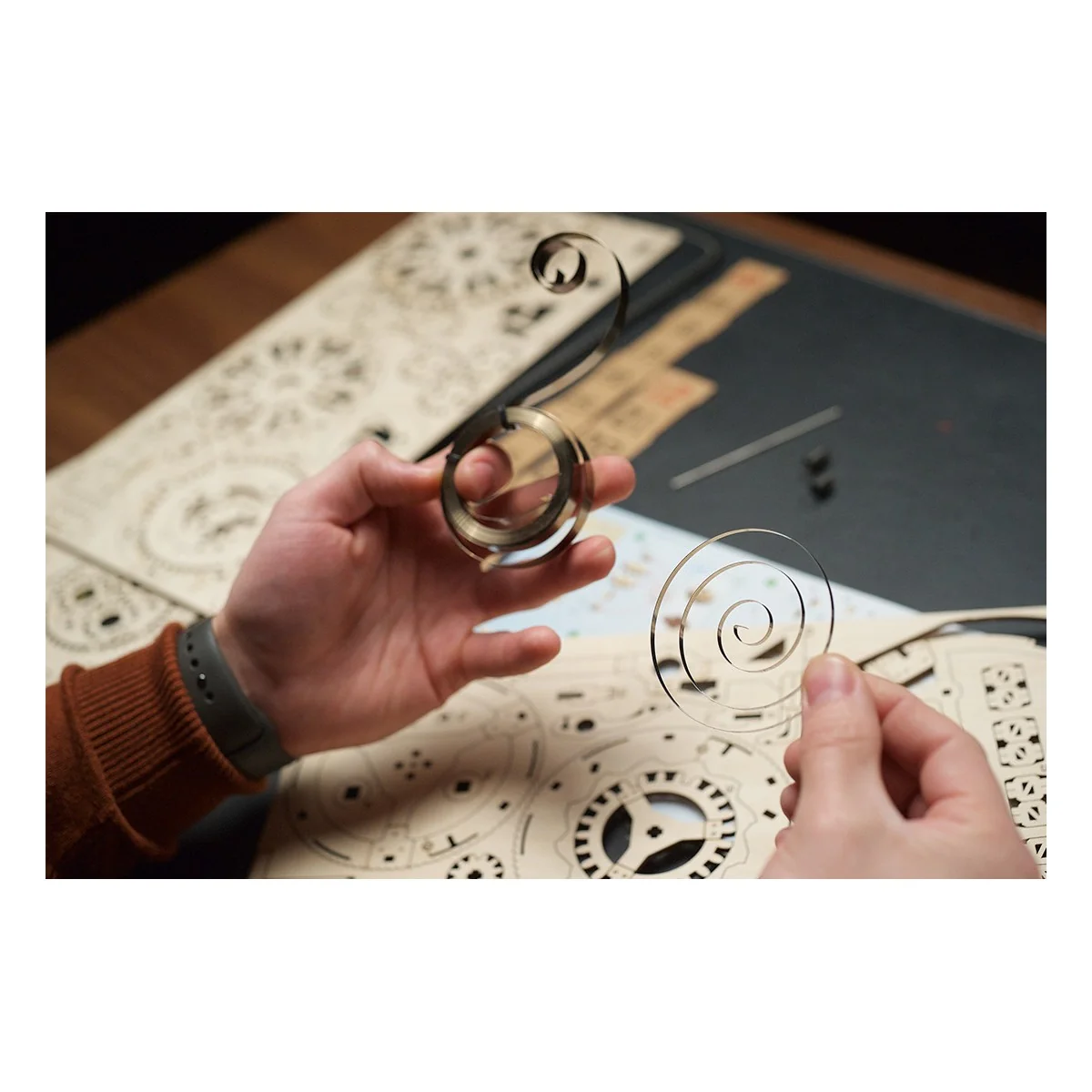 Horloge observateur du ciel Puzzle 3D bois UGEARS UGEARS UG-70162 - 10 Horloge observateur du ciel Puzzle 3D bois UGEARS UGEARS UG-70162 - 10