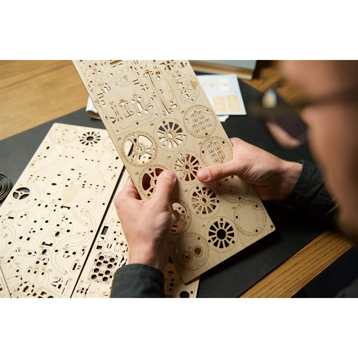 Car retro Ford Model T Puzzle 3D wood UGEARS UGEARS UG-70175 - 7 Car retro Ford Model T Puzzle 3D wood UGEARS UGEARS UG-70175 - 7