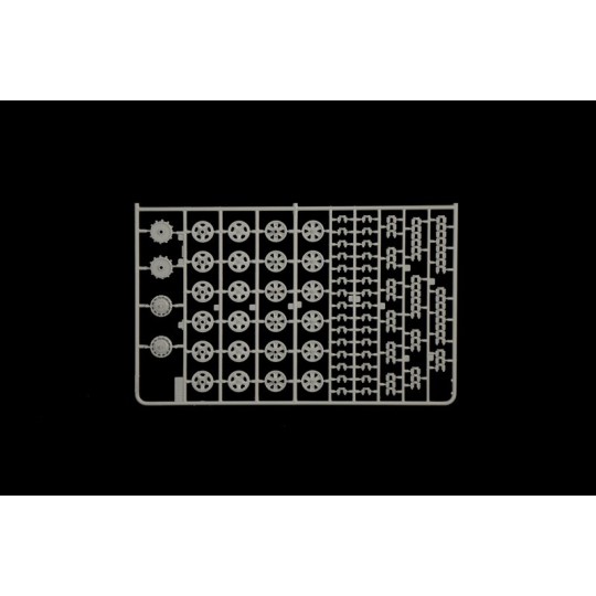 Vehicle Sd.Kfz.10 & Le.IG 18 & Servants 1/35 Italeri Italeri I6595 - 8 I6595-Vehicle Sd.Kfz.10 & Le.IG 18 & Servants 1/35 Italeri - I6595