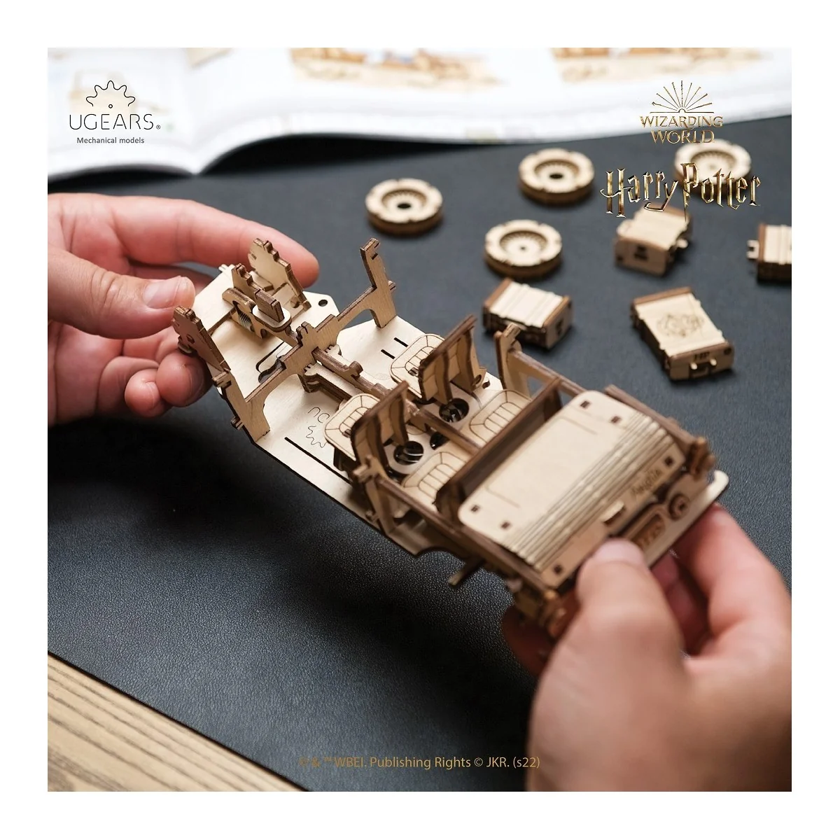 Voiture volante Anglia Harry Potter Puzzle 3D bois UGEARS UGEARS UG-70173 - 4 Voiture volante Anglia Harry Potter Puzzle 3D bois UGEARS UGEARS UG-70173 - 4