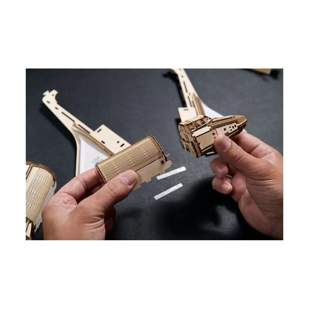 Navette spatiale Discovery NASA Puzzle 3D bois UGEARS UGEARS UG-70227 - 12